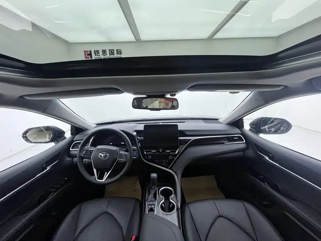 Toyota Camry 2024 — фото 12