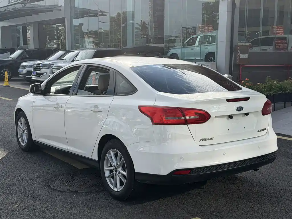 Ford Focus 2015 — фото 14