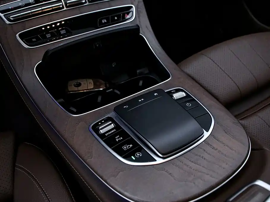 Mercedes-Benz E-Class 2022 — фото 9