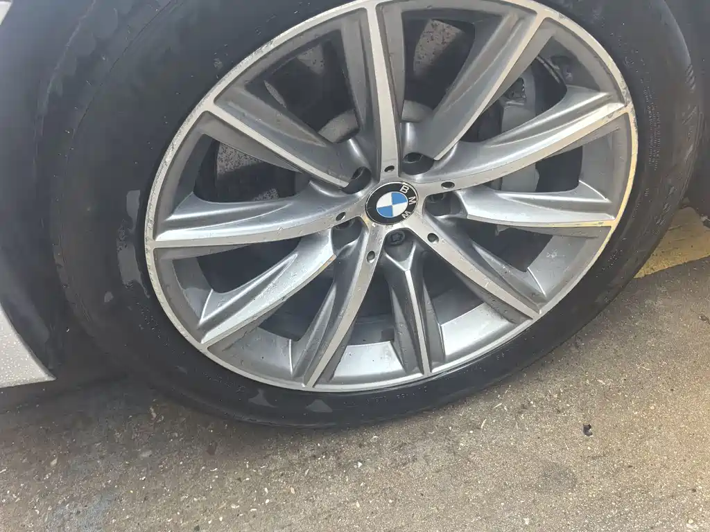 BMW 5 Series 2018 — фото 10