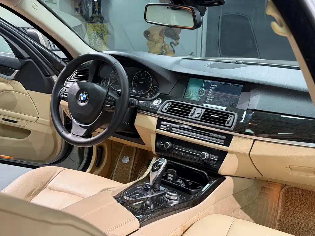 BMW 5 Series 2011 — фото 14