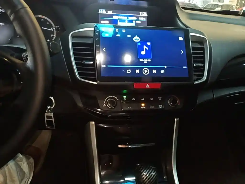 Honda Accord 2018 — фото 10