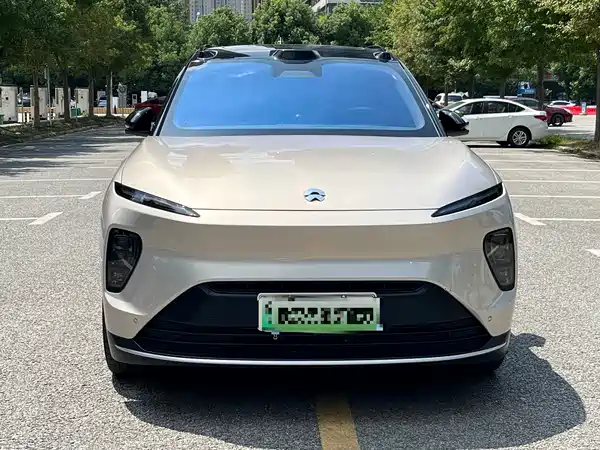 NIO ES8 2023