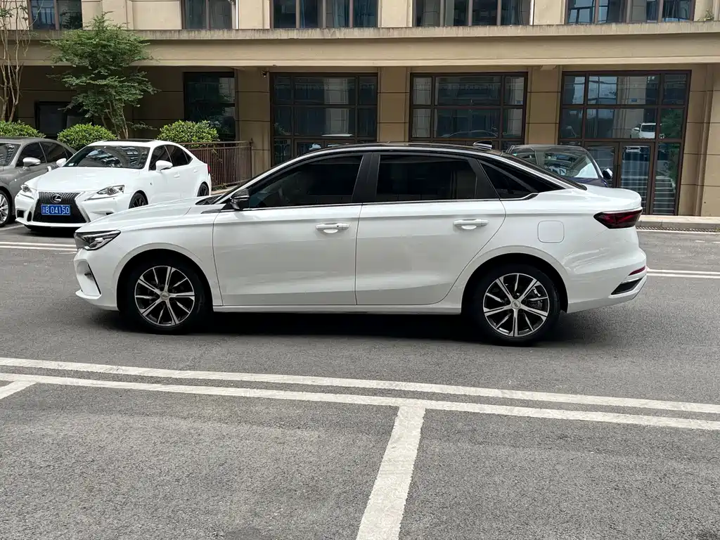 Geely Emgrand 2023