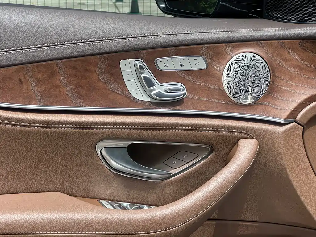 Mercedes-Benz E-Class 2023 — фото 10