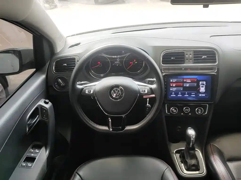 Volkswagen Polo 2017 — фото 11
