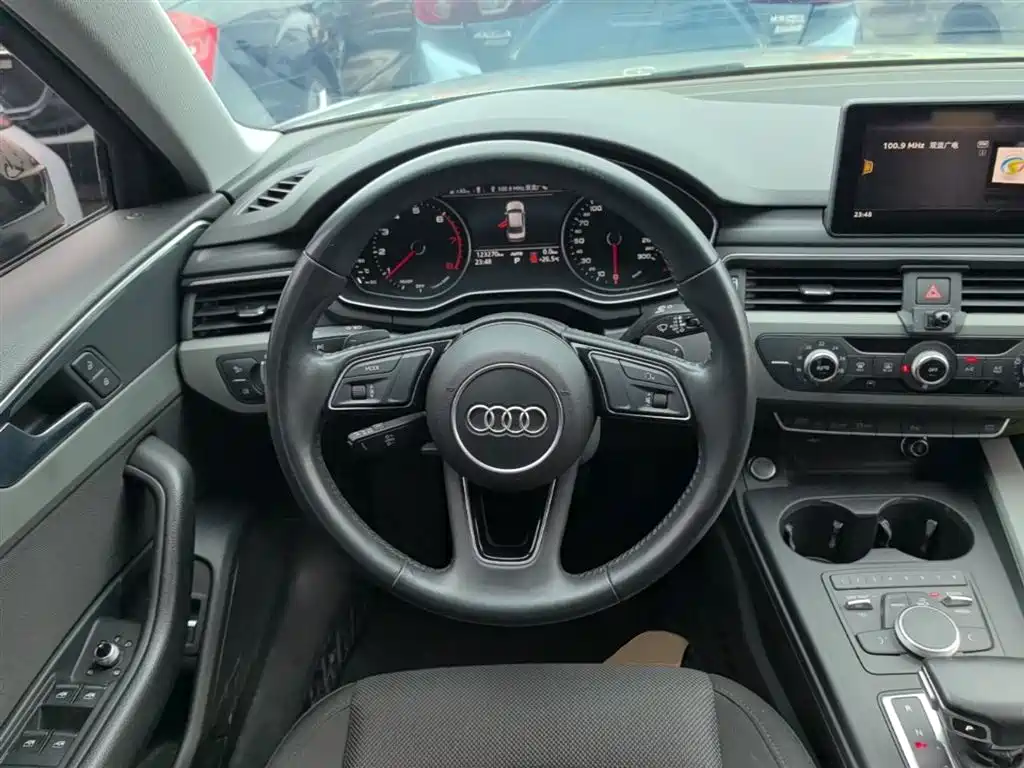 Audi A4L 2019 — фото 11