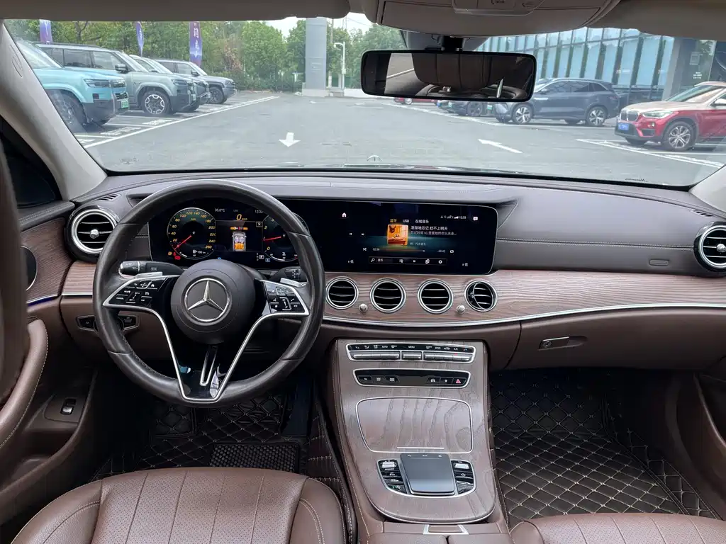 Mercedes-Benz E-Class 2022 — фото 11