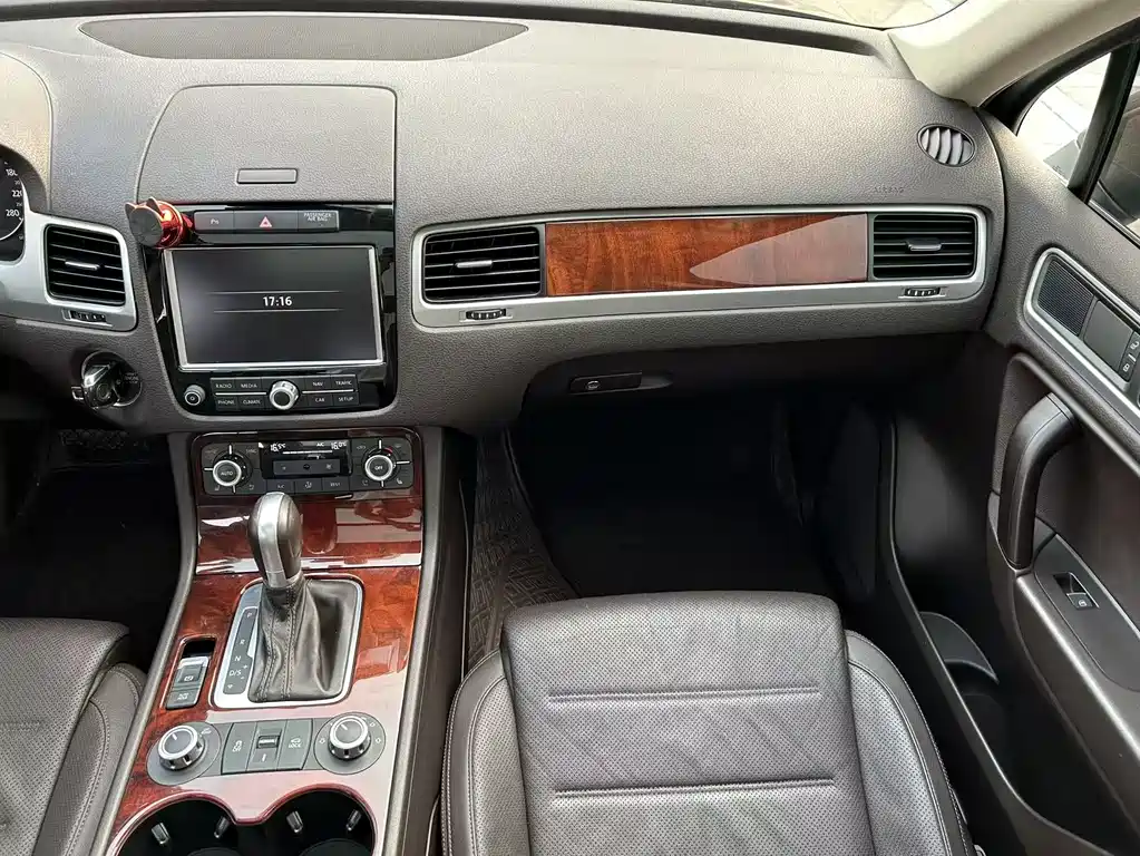 Volkswagen Touareg 2015 — фото 16