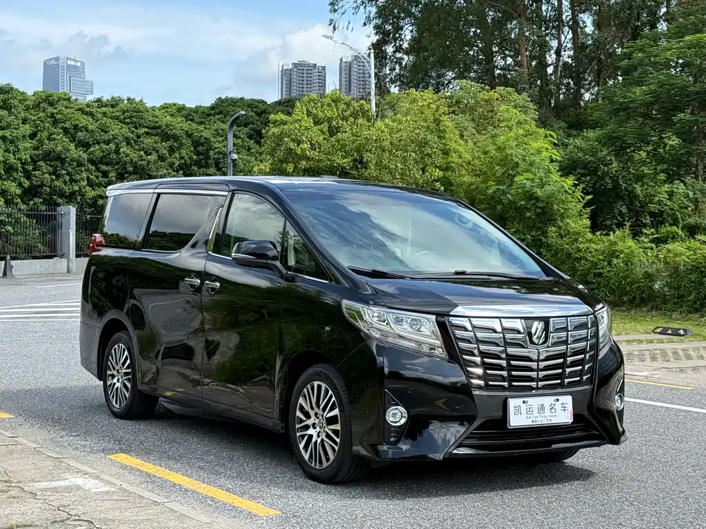 Toyota Alphard 2017 — фото 3