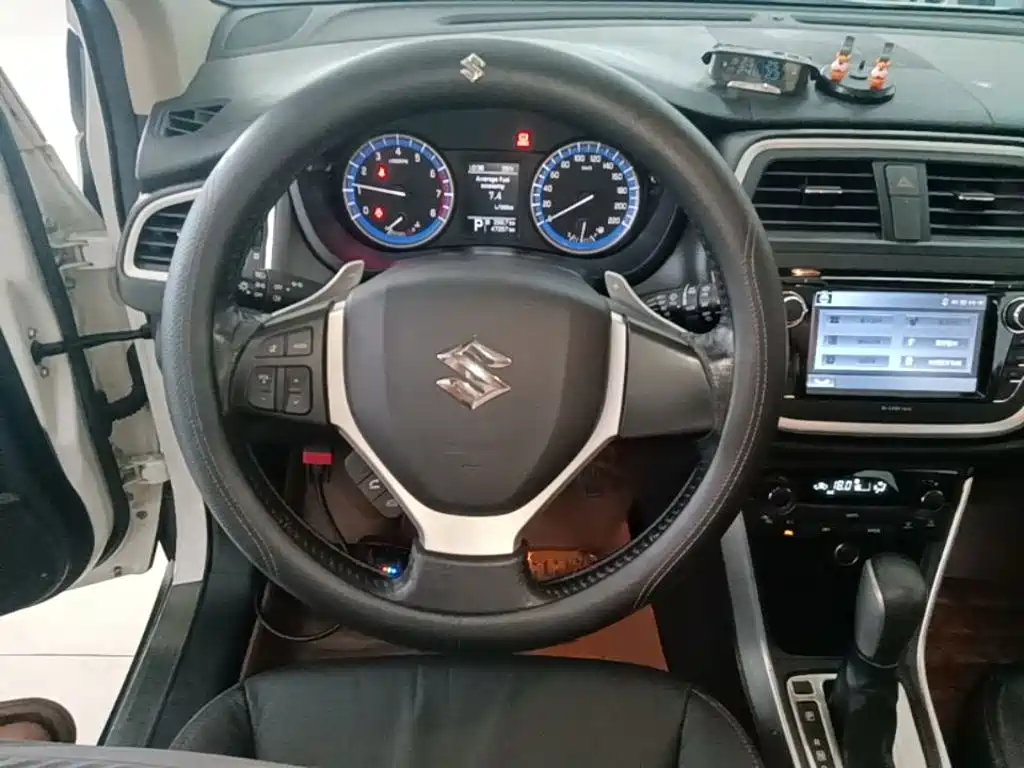 Suzuki S-Cross 2015 — фото 11