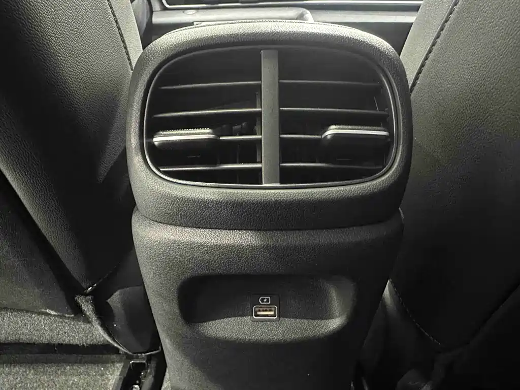 Hyundai Elantra 2023 — фото 13
