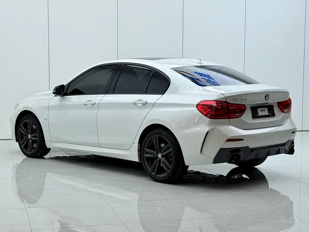 BMW 1 Series 2022 — фото 12