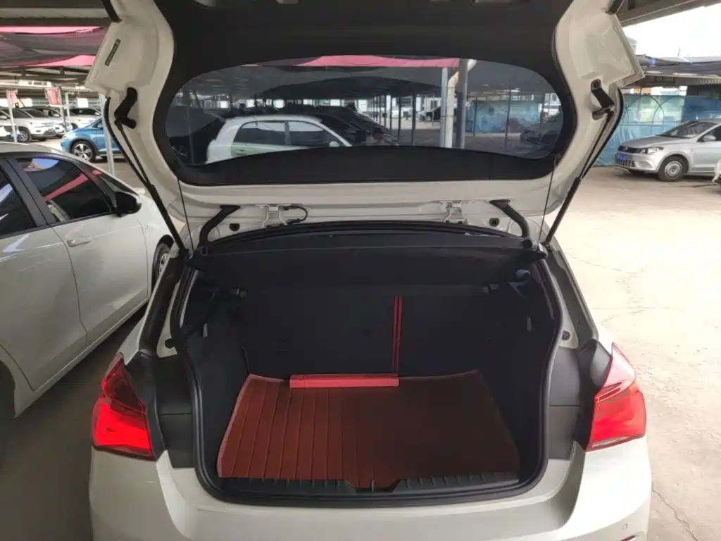 BMW 1 Series 2019 — фото 19