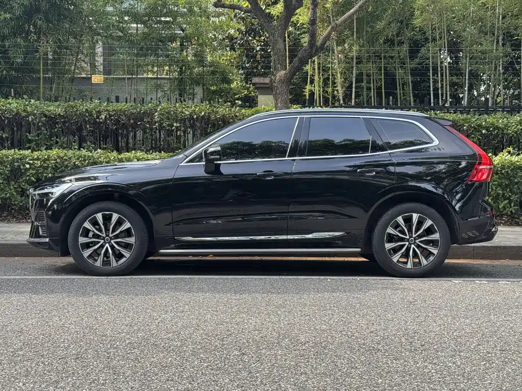 Volvo XC60 2023 — фото 3