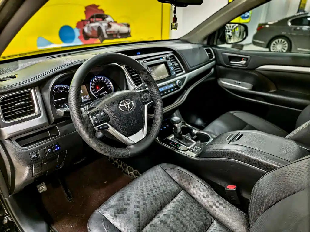 Toyota Highlander 2018 — фото 11