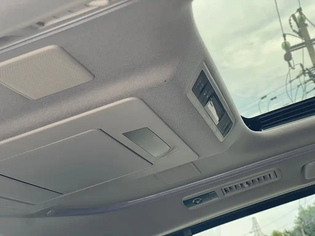 Toyota Vellfire 2020 — фото 17