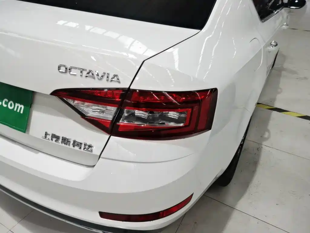 Skoda Octavia 2018 — фото 8