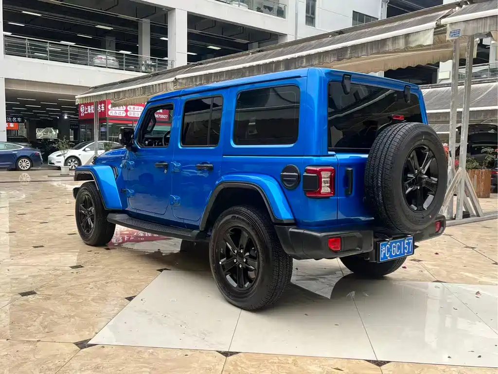 Jeep Wrangler 2023 — фото 17