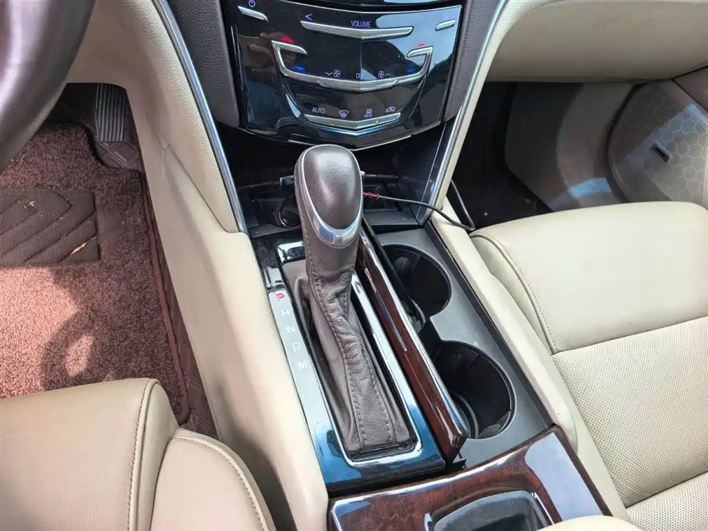 Cadillac XTS 2015 — фото 17
