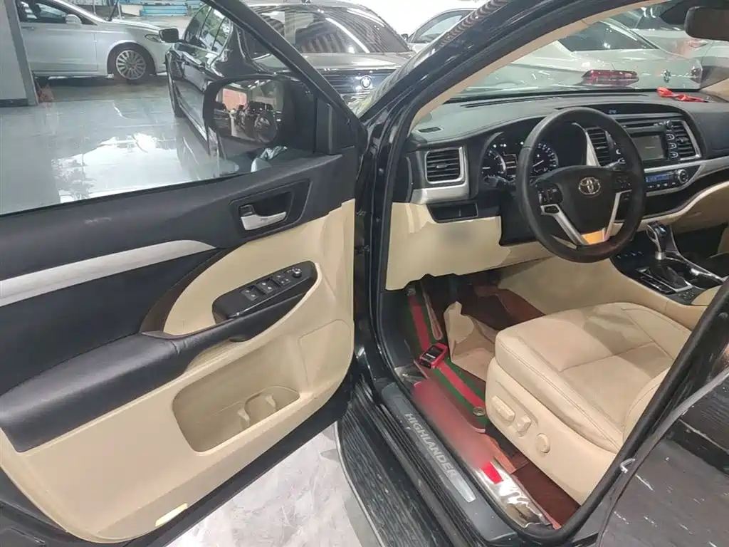 Toyota Highlander 2018 — фото 16