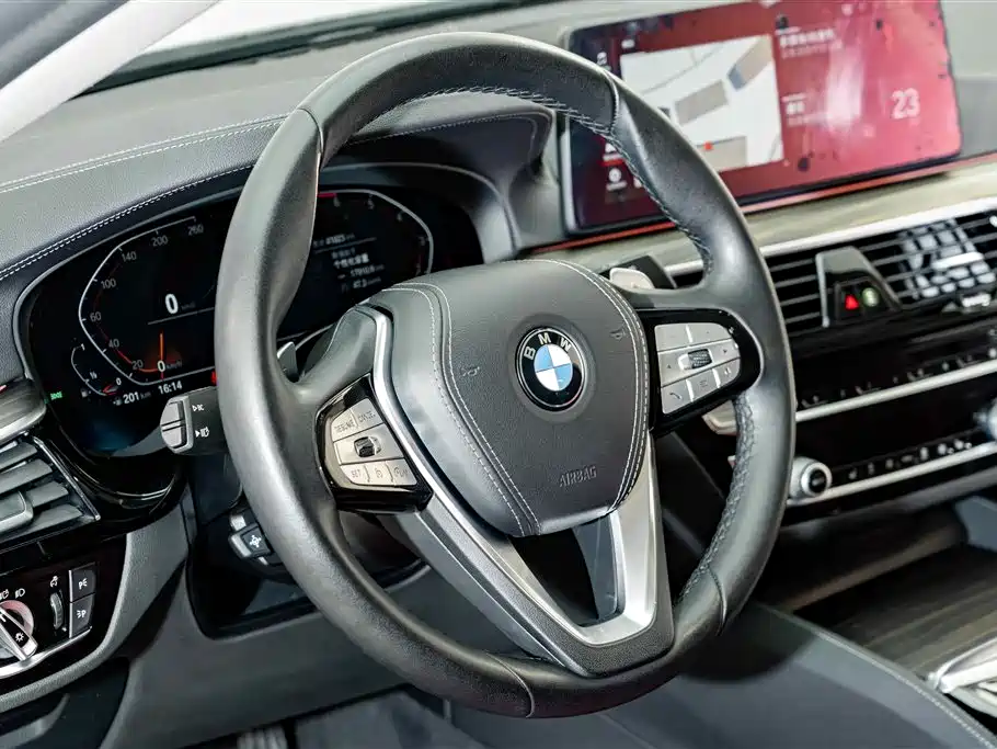 BMW 5 Series 2021 — фото 10