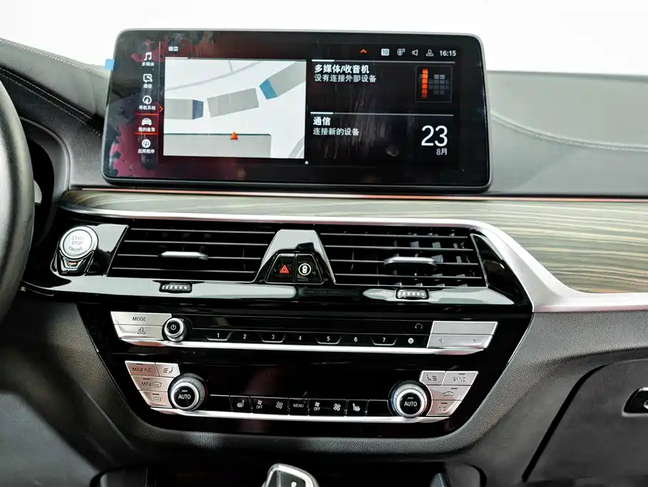BMW 5 Series 2021 — фото 13