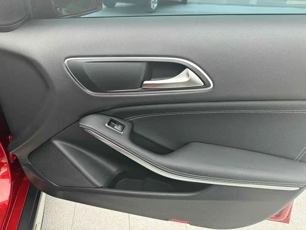 Mercedes-Benz GLA 2018 — фото 15