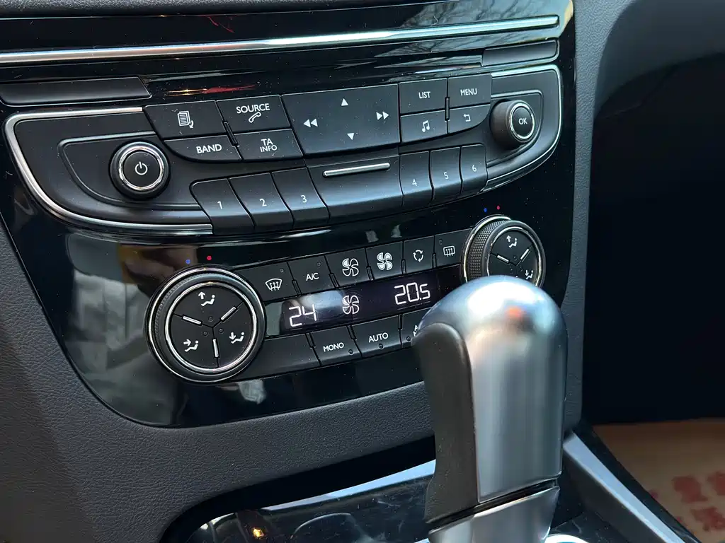 Peugeot 508 2016 — фото 17