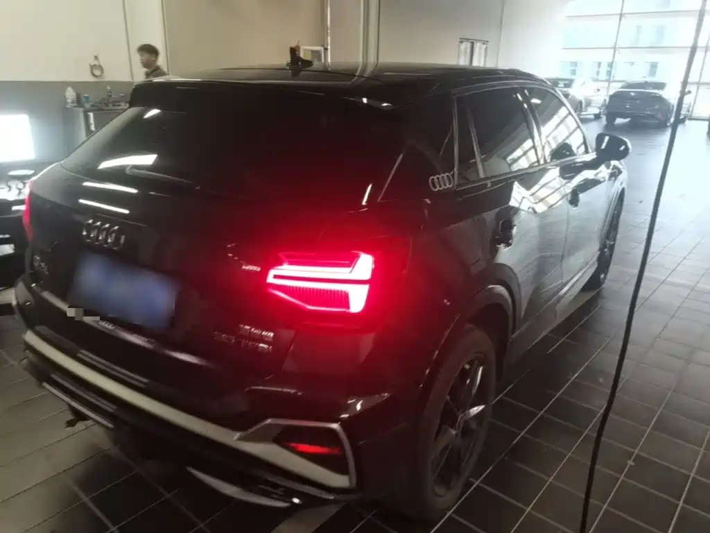 Audi Q2L 2023