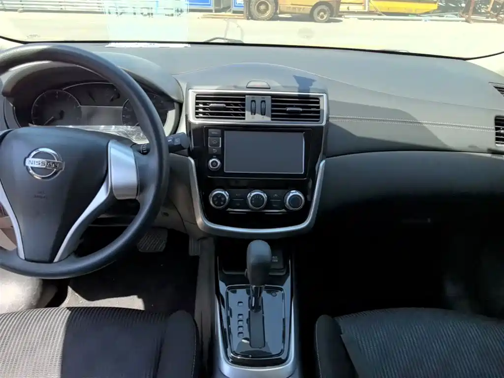 Nissan Tiida 2017 — фото 13