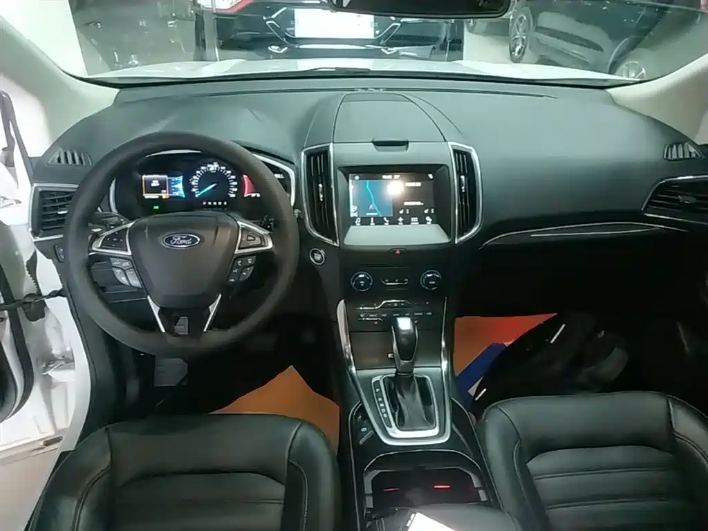Ford Edge 2017 — фото 10