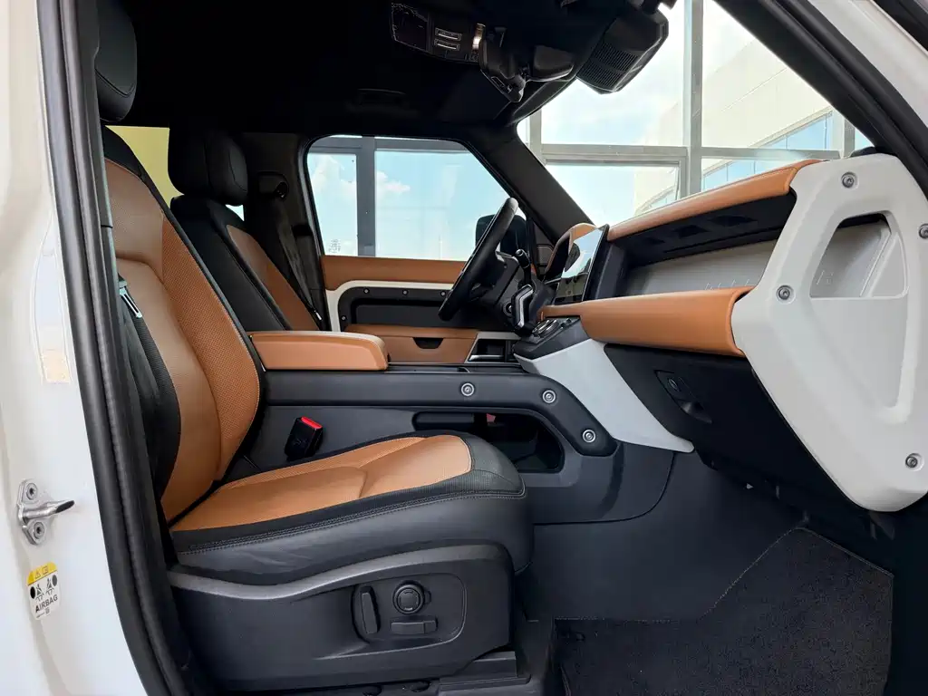 Land Rover Defender 2023 — фото 12