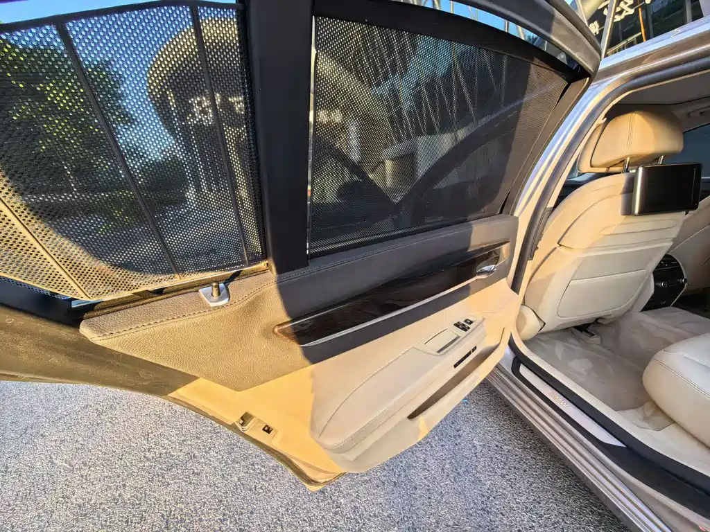 BMW 7 Series 2013 — фото 16