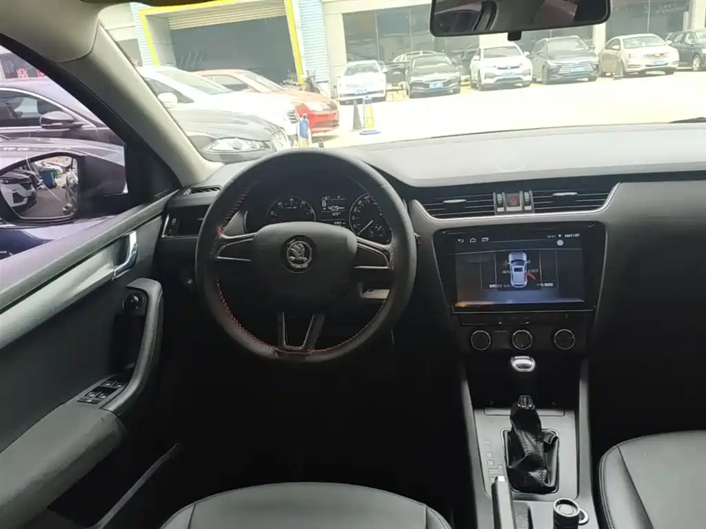 Skoda Octavia 2017 — фото 11