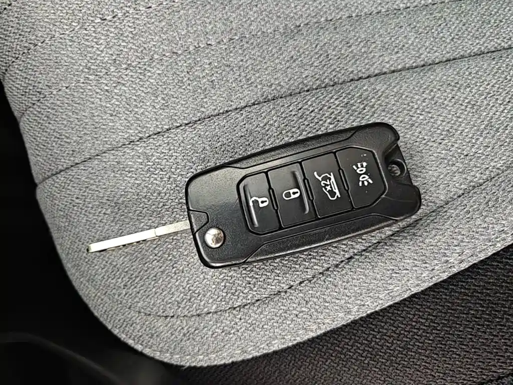 Jeep Renegade 2017 — фото 9