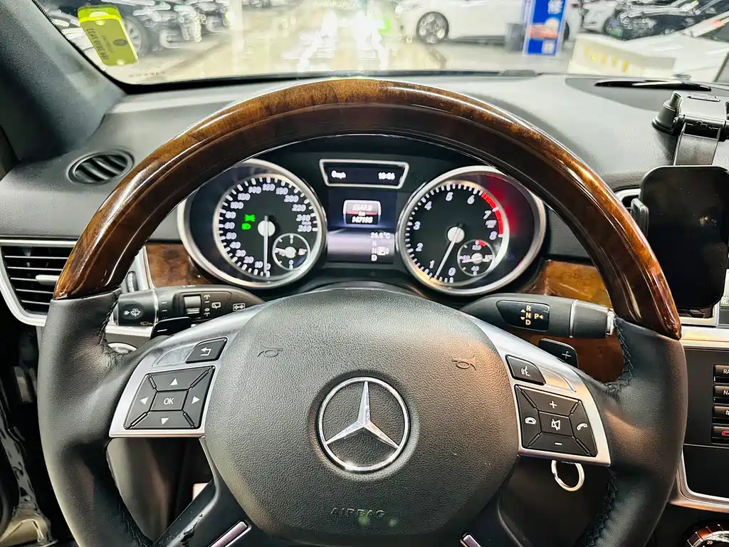 Mercedes-Benz M-Class 2015 — фото 39