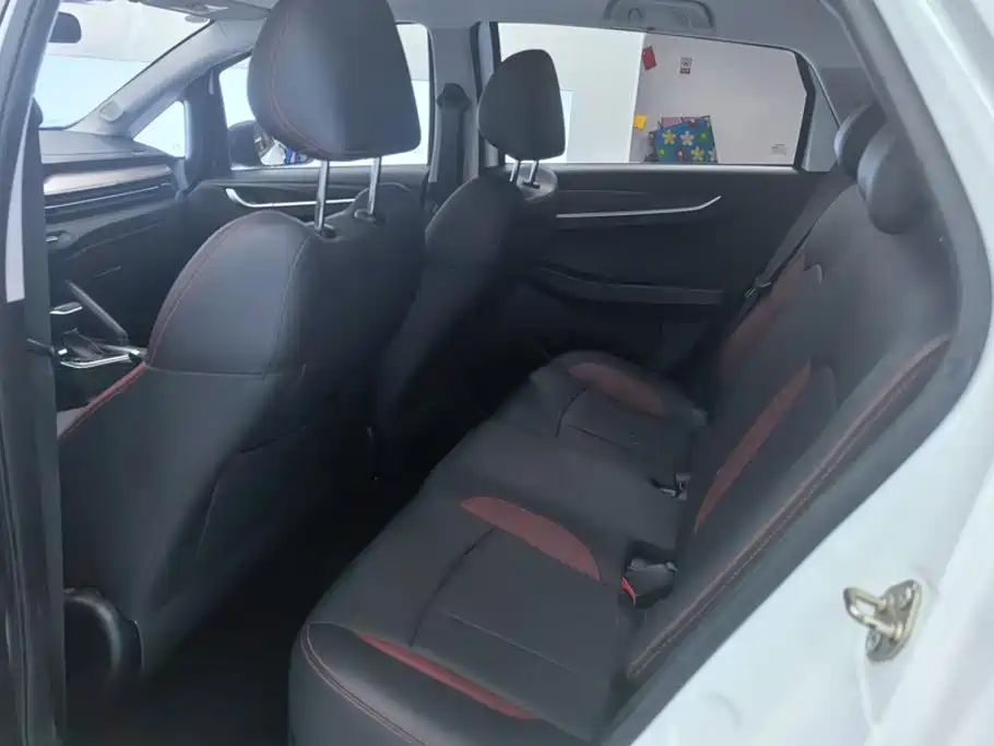 Geely Vision X3 2022 — фото 11