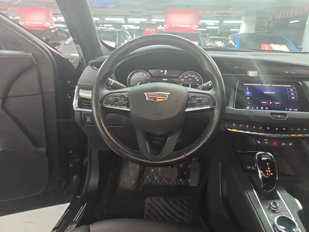 Cadillac XT4 2023 — фото 11