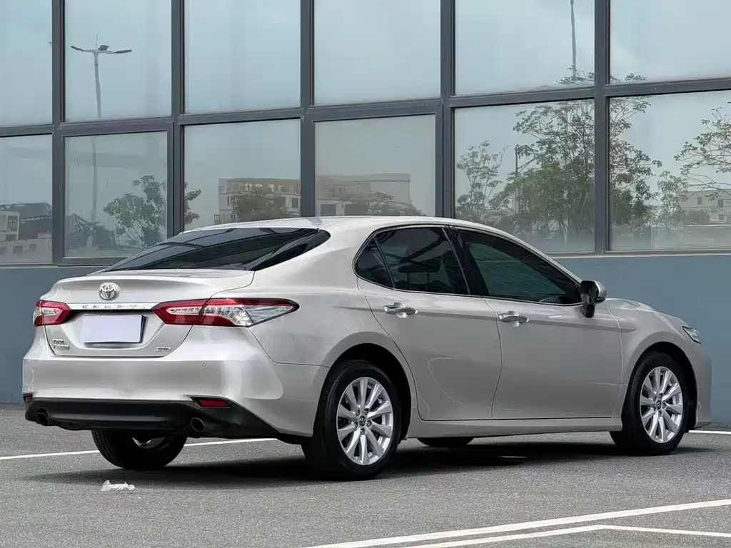 Toyota Camry 2018 — фото 9