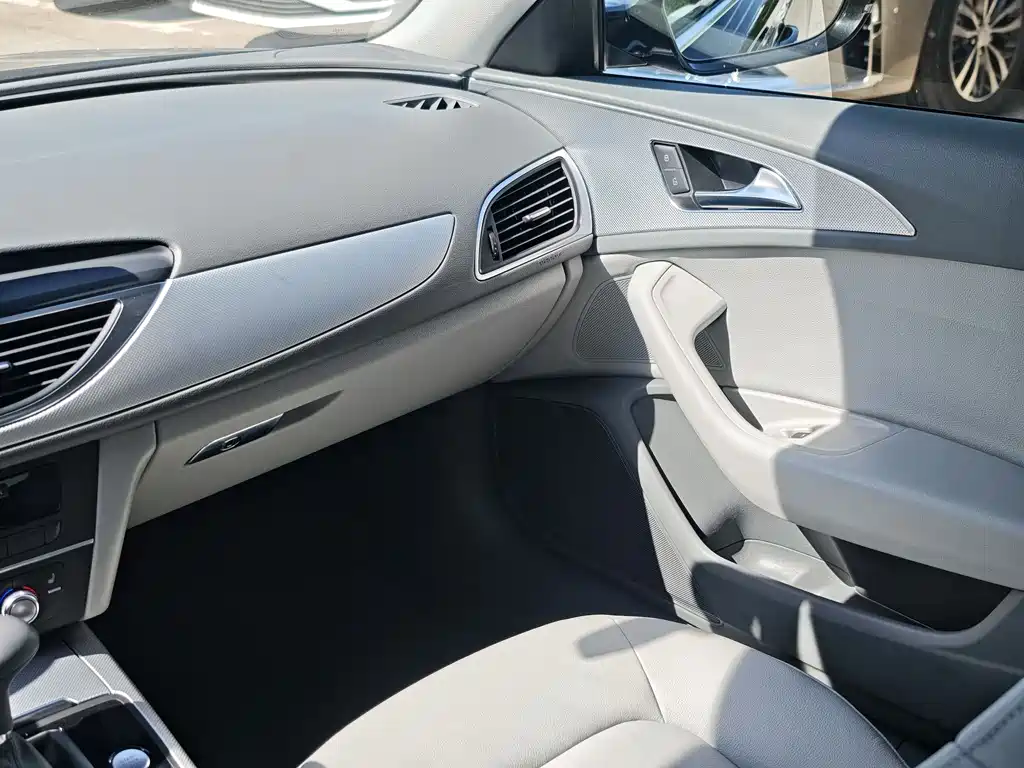 Audi A6L 2015 — фото 18