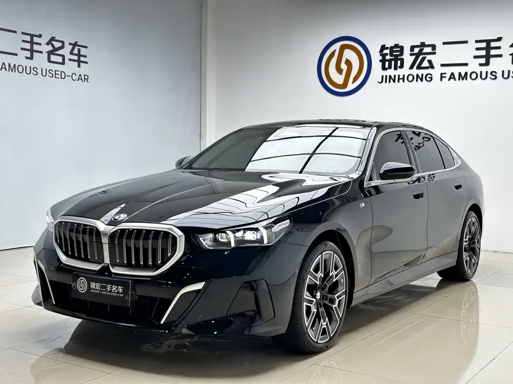 BMW 5 Series 2025 — фото 1