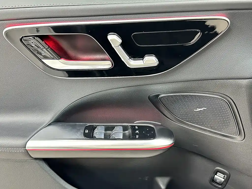 Mercedes-Benz C-Class 2024 — фото 20