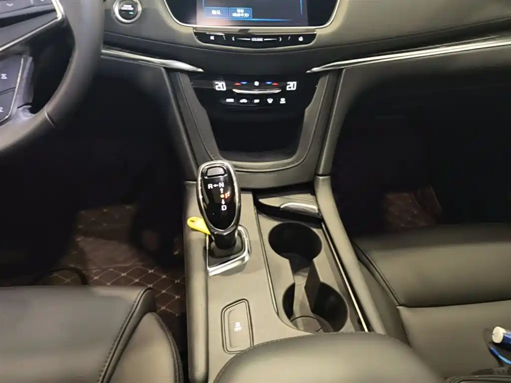 Cadillac XT5 2019 — фото 14