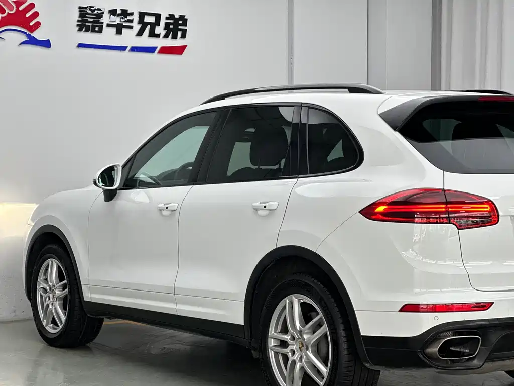 Porsche Cayenne 2015 — фото 14