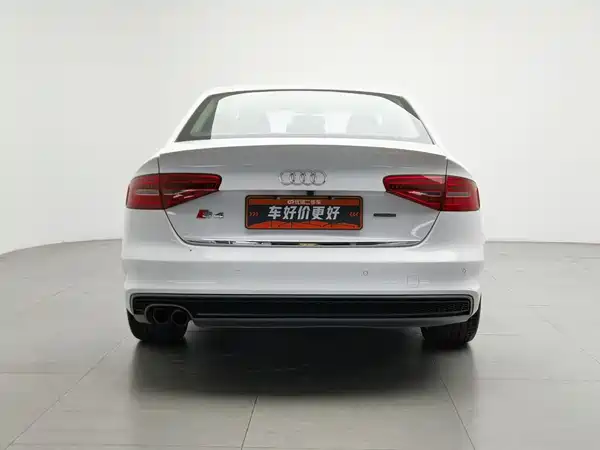 Audi A4L 2015