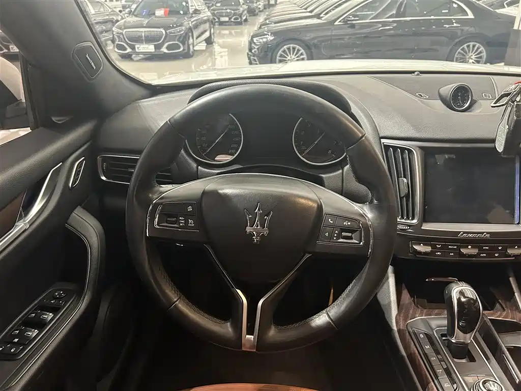 Maserati Levante 2018 — фото 13