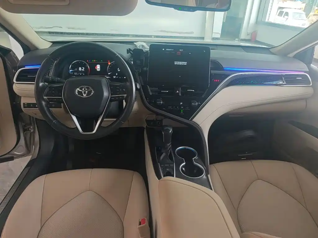 Toyota Camry 2021 — фото 10
