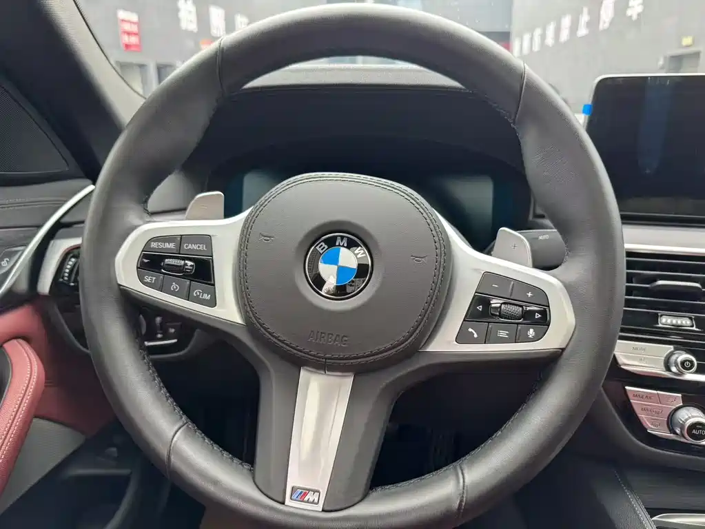 BMW 5 Series 2021 — фото 11