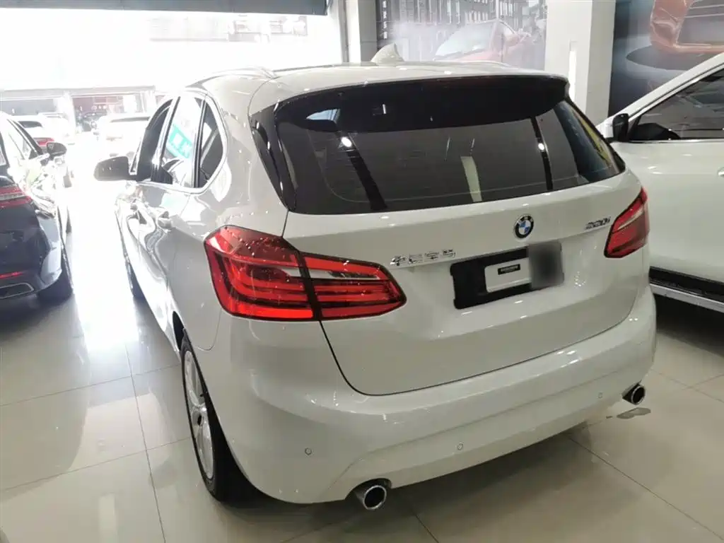 BMW 2 Series Active Tourer 2017 — фото 5